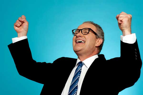 延缓衰老午后请做好一件事 “握拳”强心又活血