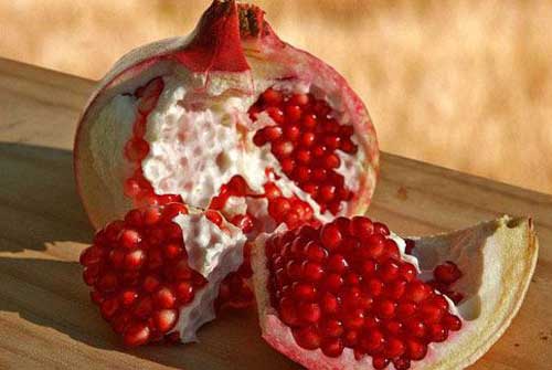 秋季吃石榴的7大好处 吃石榴美容助消化
