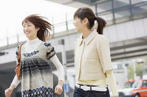 走路姿势影响心情