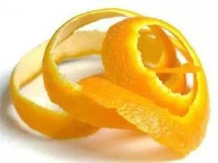 吃橘子不要扔掉皮 橘子皮也是一块宝