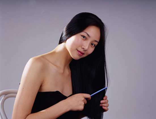 8个错误梳头方法_越梳越脱发