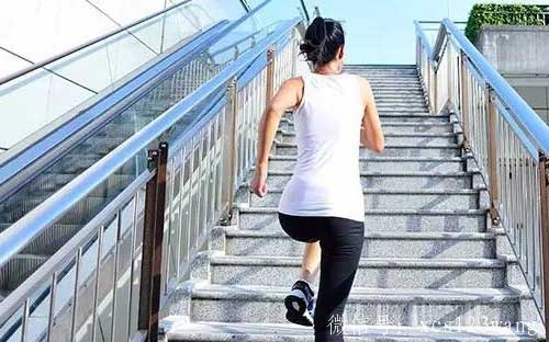 走楼梯还是坐电梯更健康？