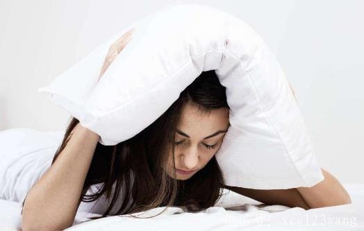 简单方法帮你有效治疗失眠 把房间的光线调暗