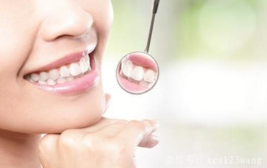 羡慕别人的大白牙 牙膏沾柠檬汁刷牙