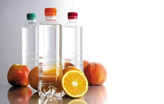 这样喝水还你水嫩肌肤 这些护肤误区让你越来越丑