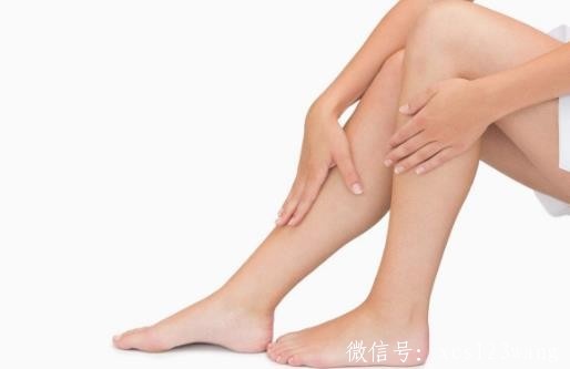 如何保护自己的髋关节 靠墙蹲伏运动