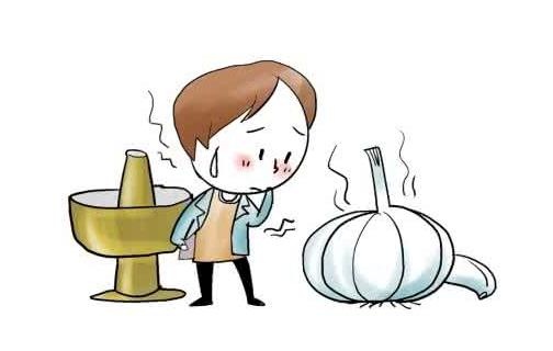 如何去除衣服上的火锅味 用蒸汽熨斗或者蒸汽挂烫机