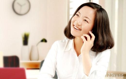 白领必读：办公室养生法 转腰如此重要