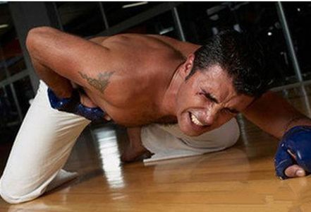 为什么“蛋蛋”被踢到时，疼的却是肚子？99%的人都不知道