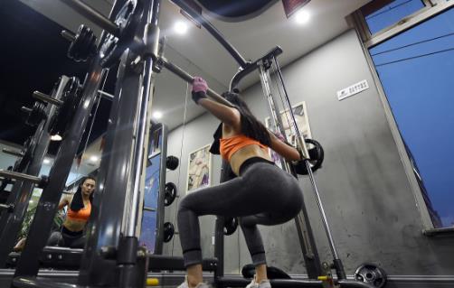 每天100个深蹲一年后啥改变 日常深蹲需要注意的事项