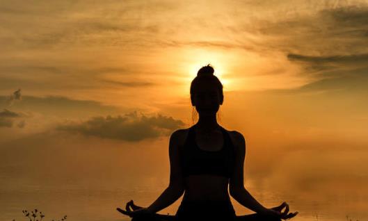 静坐冥想有益健康 只练习几分钟也会有好处