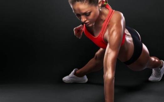 走上健身减肥之路 女孩健身的好处和误区