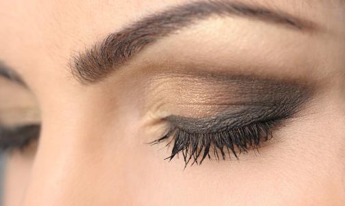 眼皮下垂可能是病 眼皮下垂可做手术改善