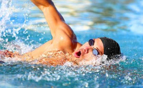 游泳时掌握水感是效率的关键 掌握技巧省力又保健