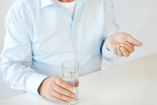 肝受伤易导致身体发黑 科学饮食与睡眠护肝保健康