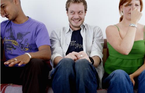 了解肚子胀气是何原因所致 缓解肚子胀气要慢速咀嚼