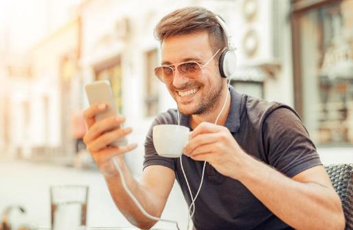 沉迷手机的危害让你害怕 学会六招怎么玩都不伤身