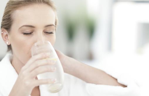 每日喝水超过四升易中毒 教你日常如何喝水算健康