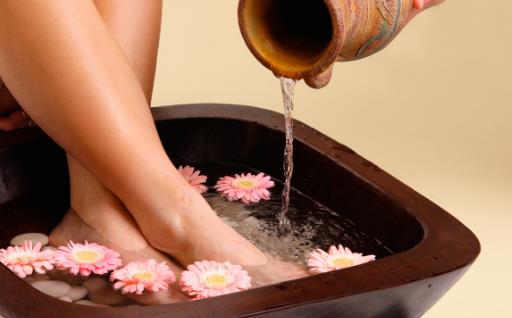 泡脚虽好但也是有注意事项的 不宜泡脚的人群揭秘
