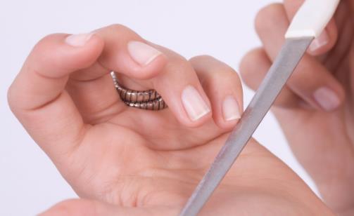 指甲并不会呼吸”但生长需要氧气 指甲与疾病预测