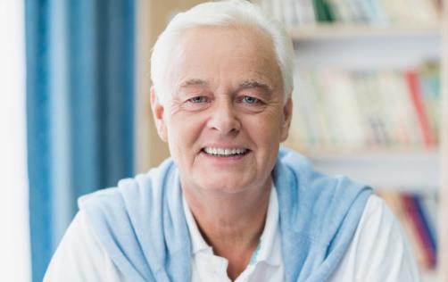 秋寒来了老人注意给眼睛保暖 重视用眼卫生保护眼睛