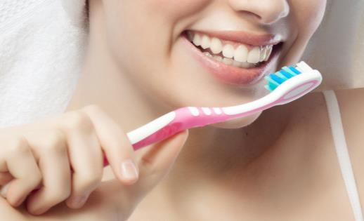 刷牙用最合适的牙膏量 使用牙膏的误区你别踩