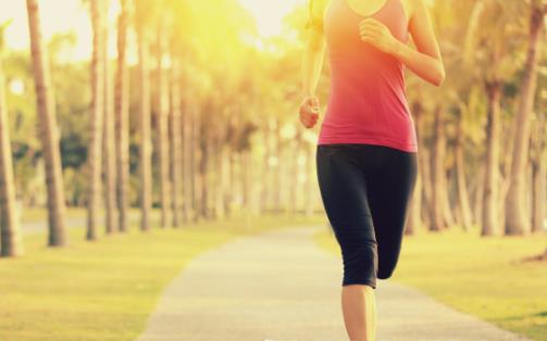 睡姿会影响你的睡眠质量 提升睡眠质量可以睡前按摩