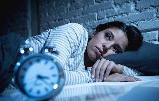 实用助眠小窍门 晚上九点洗个温水澡