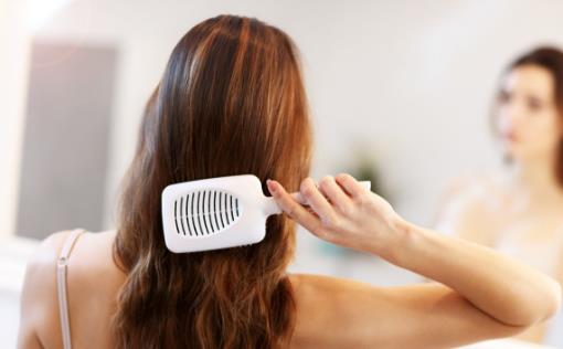 坚持六个月早晚梳头100次 身体喜人变化悄悄降落