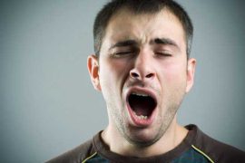 男人肾虚的表现 哈欠连连并非困