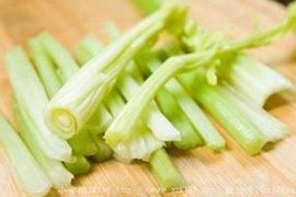 吃芹菜有哪些好处？芹菜能坚固骨骼