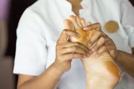 如何缓解痛经 中医穴位按摩能帮忙
