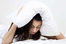 简单方法帮你有效治疗失眠 把房间的光线调暗