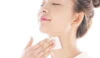 女人眼部出现皱纹是为何？可能是因为这