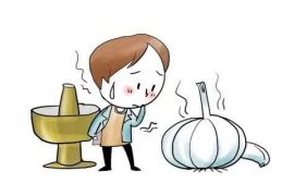 如何去除衣服上的火锅味 用蒸汽熨斗或者蒸汽挂烫机