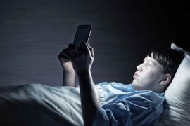 熬夜不仅皮肤干燥长青春痘 小心影响你的生育能力