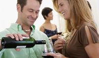 酒桌礼仪常识：斟酒敬酒礼仪应该注意哪些
