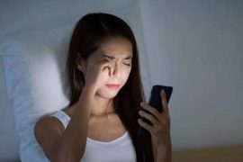 熬夜眼袋严重 9个小方法可以帮你恢复迷人的双眼