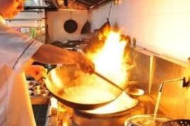 厨房的油烟给身体健康带来大的隐患 减少厨房油烟通风工作要做好