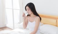 睡前哪些坏习惯会加速衰老 获得好的睡眠要放松自己