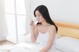 晨起后利于健康的保健事项 四种水早上起床不能喝