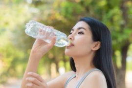 一杯水能解决十种病 一天不要少于八杯水