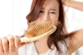 防脱治脱只靠洗护还不够 头发油腻的原因