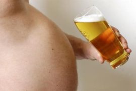 长啤酒肚是否是喝啤酒造成的 消除啤酒肚的五个方法