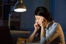 熬夜危害大易提前衰老 晚上睡不着觉应对妙招