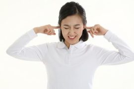 耳朵总是嗡嗡响怎么回事