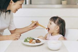 怎样不用追着宝宝让其乖乖吃饭？