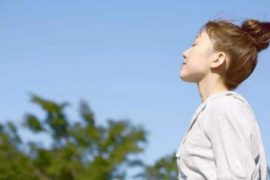 越是繁忙时越需要闭目养神 中老年人的闭目养神法