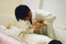 人体与生带有自强的按钮 推拿按摩4大穴位强身健体